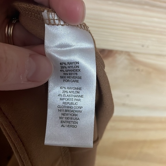 T Tahari size medium brown straight legged pull-on pants - Picture 5 of 6